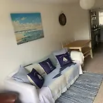 Lovely Home From Home Apartment 8 Mins Walk To Beach With Free Parking And Sun Deck 2 Bed Sleeps 4
