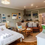 The Apartment At Queen Anne\'S Lodge