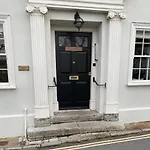 Duke Of Monmouth Penthouse Luxury Apartment, Lyme Regis, 3 Bedroom, Hot Tub, Garden, Dog Friendly