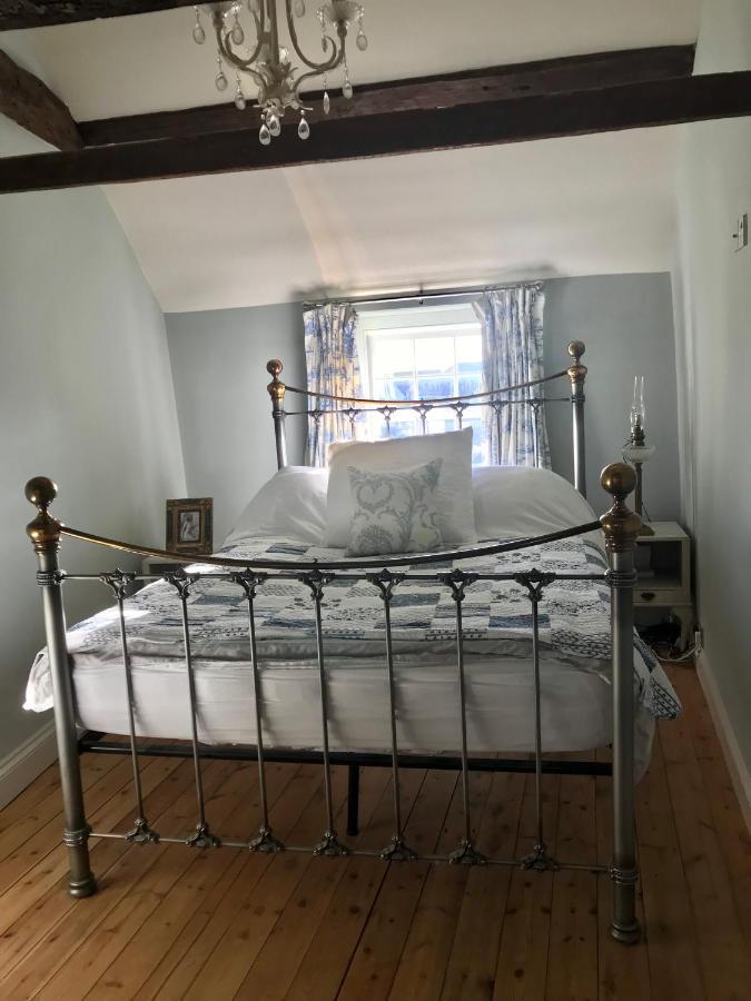 Duke Of Monmouth Penthouse Luxury Apartment, Lyme Regis, 3 Bedroom, Hot Tub, Garden, Dog Friendly Apartment Lyme Regis