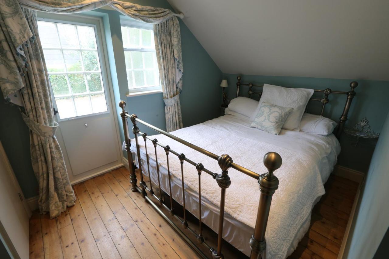 Duke Of Monmouth Penthouse Luxury Apartment, Lyme Regis, 3 Bedroom, Hot Tub, Garden, Dog Friendly
