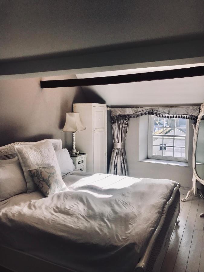 Duke Of Monmouth Penthouse Luxury Apartment, Lyme Regis, 3 Bedroom, Hot Tub, Garden, Dog Friendly Apartment Lyme Regis