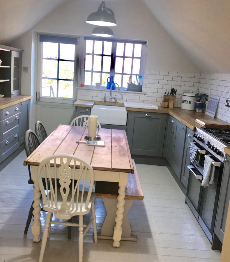 Duke Of Monmouth Penthouse Luxury Apartment, Lyme Regis, 3 Bedroom, Hot Tub, Garden, Dog Friendly