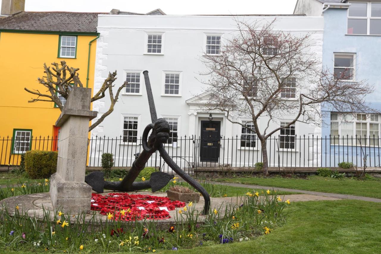 Apartment Duke Of Monmouth Penthouse Luxury Apartment, Lyme Regis, 3 Bedroom, Hot Tub, Garden, Dog Friendly *
