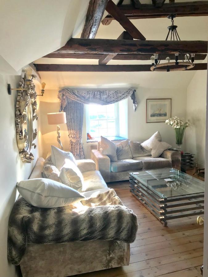 Duke Of Monmouth Penthouse Luxury Apartment, Lyme Regis, 3 Bedroom, Hot Tub, Garden, Dog Friendly * Lyme Regis