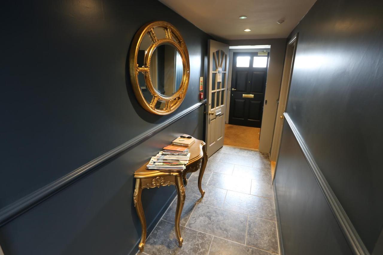 Duke Of Monmouth Penthouse Luxury Apartment, Lyme Regis, 3 Bedroom, Hot Tub, Garden, Dog Friendly *