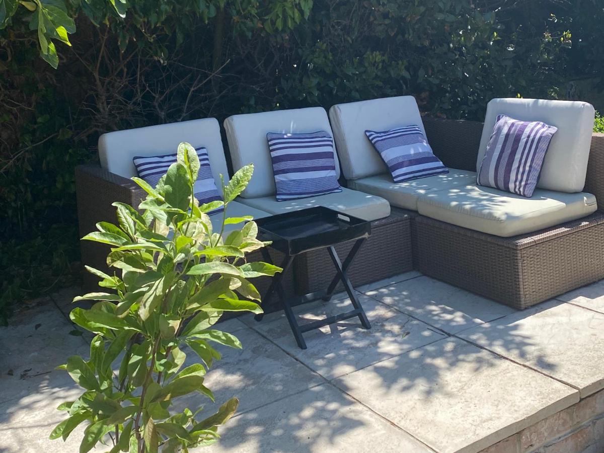 Duke Of Monmouth Penthouse Luxury Apartment, Lyme Regis, 3 Bedroom, Hot Tub, Garden, Dog Friendly Apartment Lyme Regis