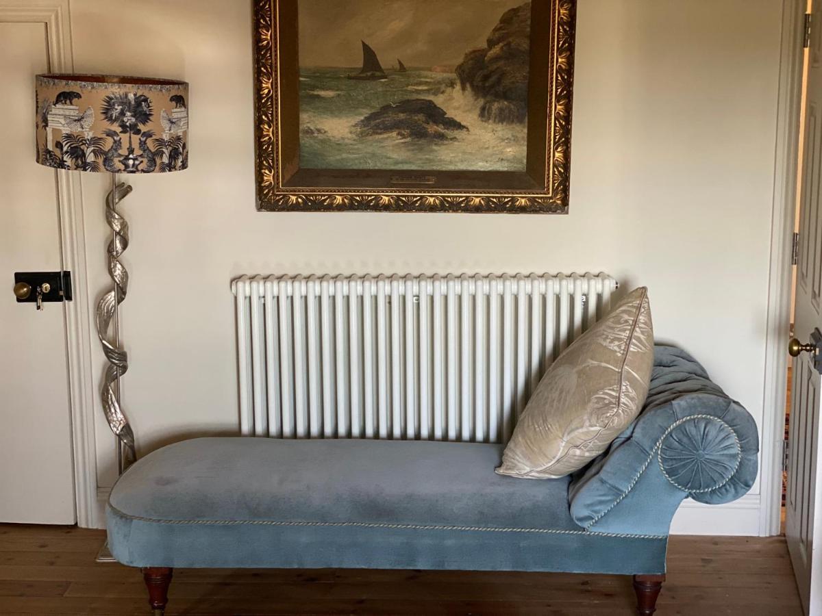 Duke Of Monmouth Penthouse Luxury Apartment, Lyme Regis, 3 Bedroom, Hot Tub, Garden, Dog Friendly Apartment *