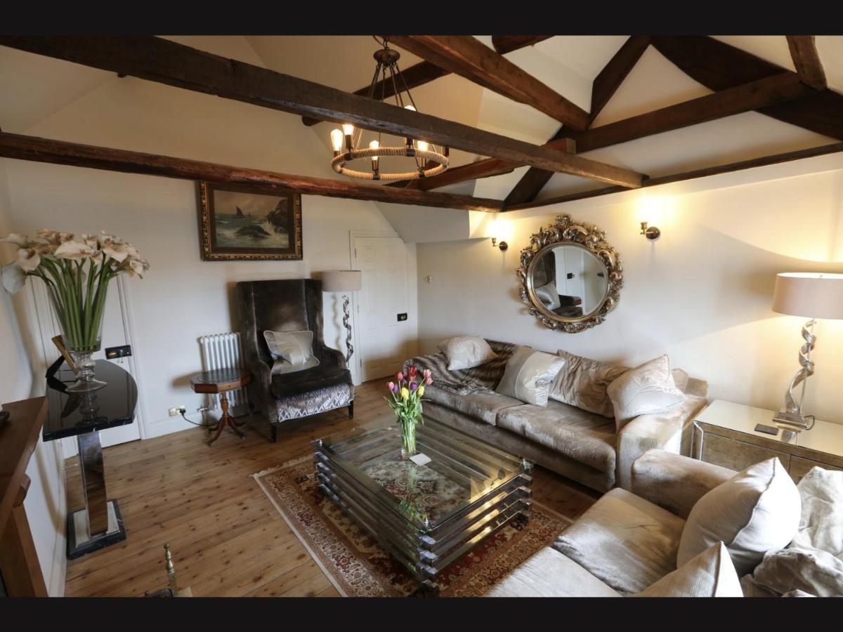 Apartment Duke Of Monmouth Penthouse Luxury Apartment, Lyme Regis, 3 Bedroom, Hot Tub, Garden, Dog Friendly Lyme Regis