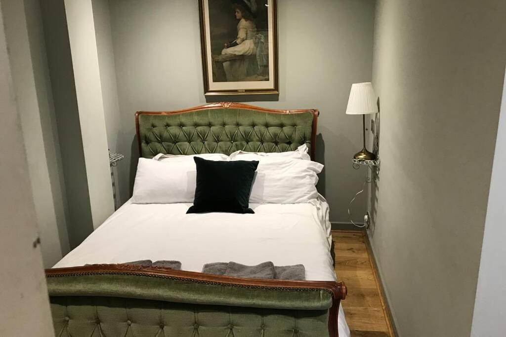 Monmouth House Lyme Regis, Up To 16 Guests, Dog Friendly, Garden, Hot Tub Lyme Regis