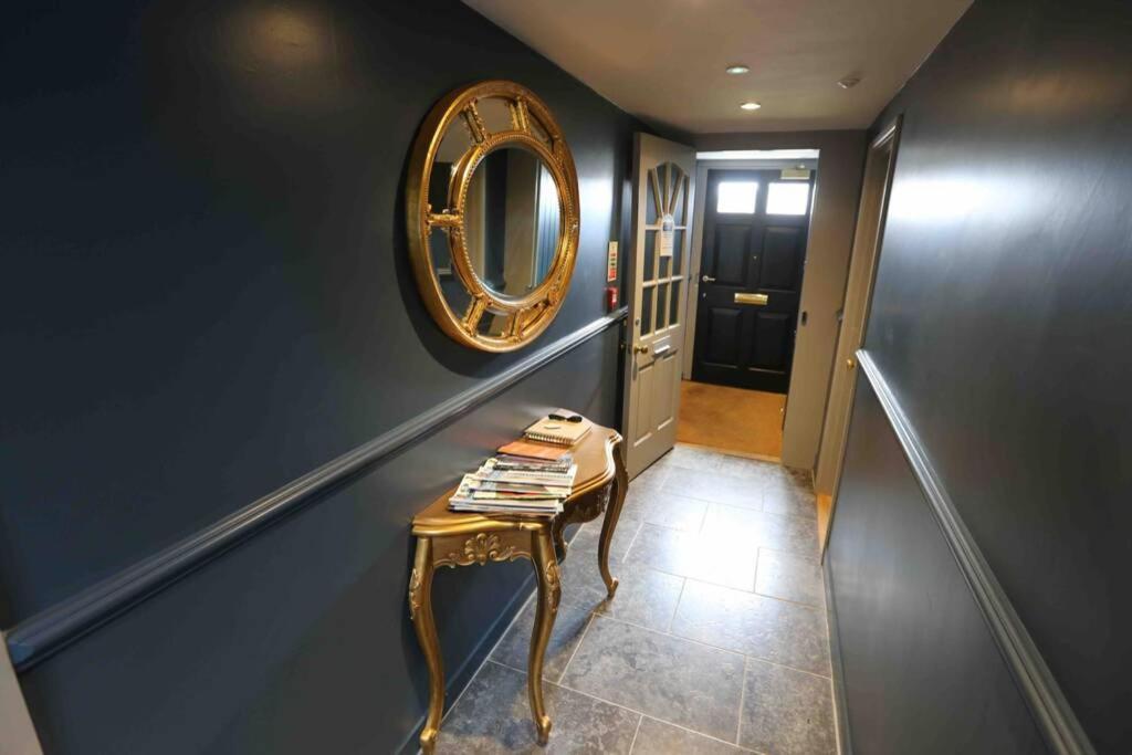 Monmouth House Lyme Regis, Up To 16 Guests, Dog Friendly, Garden, Hot Tub Holiday home *