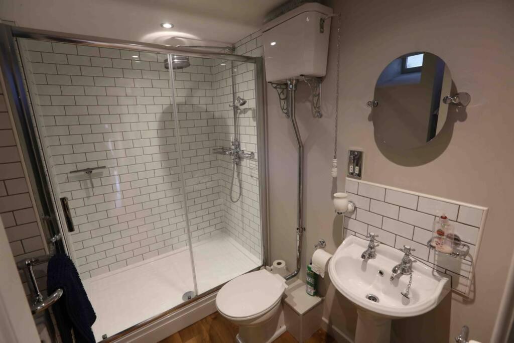 Monmouth House Lyme Regis, Up To 16 Guests, Dog Friendly, Garden, Hot Tub Lyme Regis