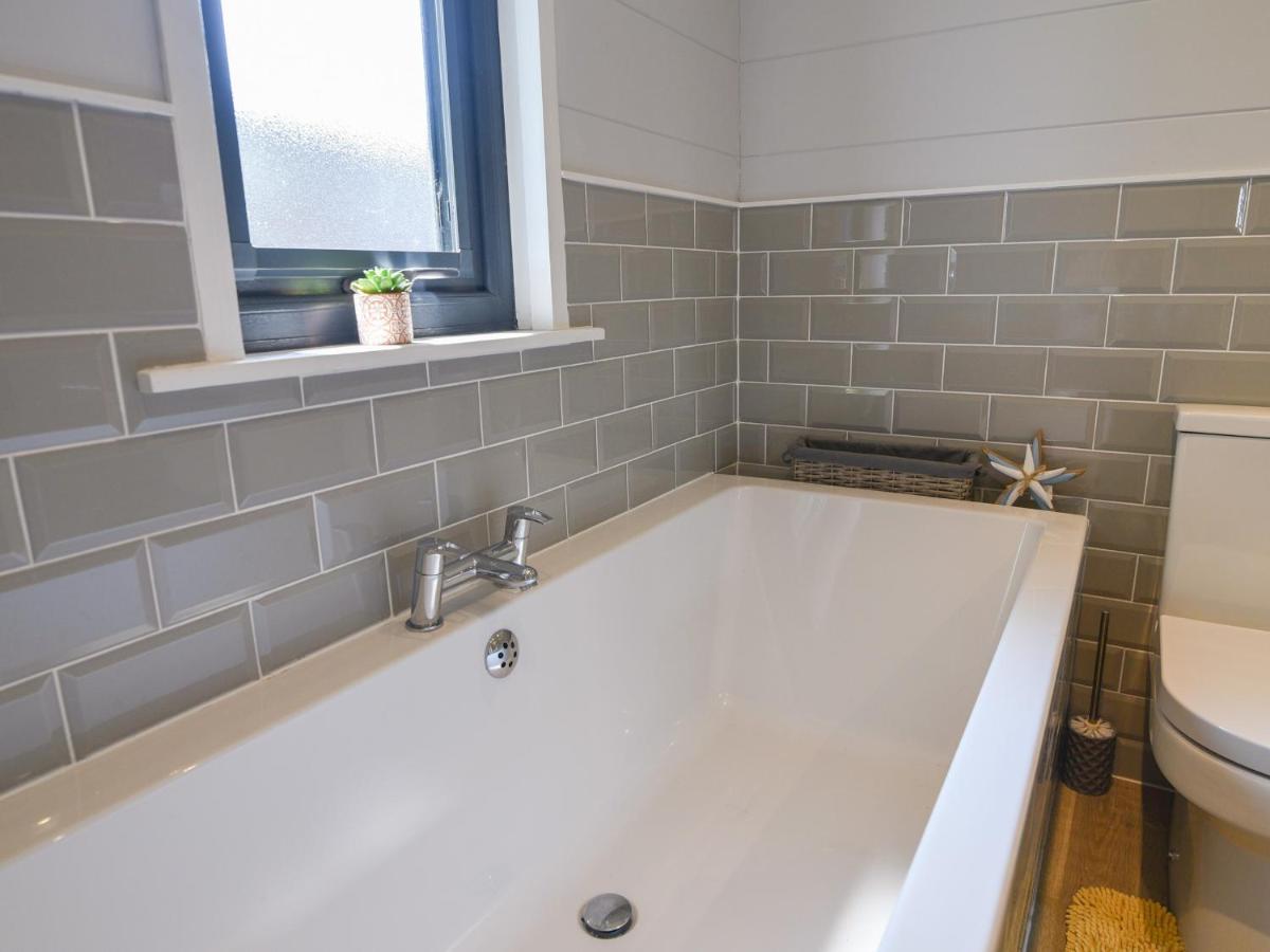 Oakwood 2 Pinewood Retreat Holiday home Lyme Regis