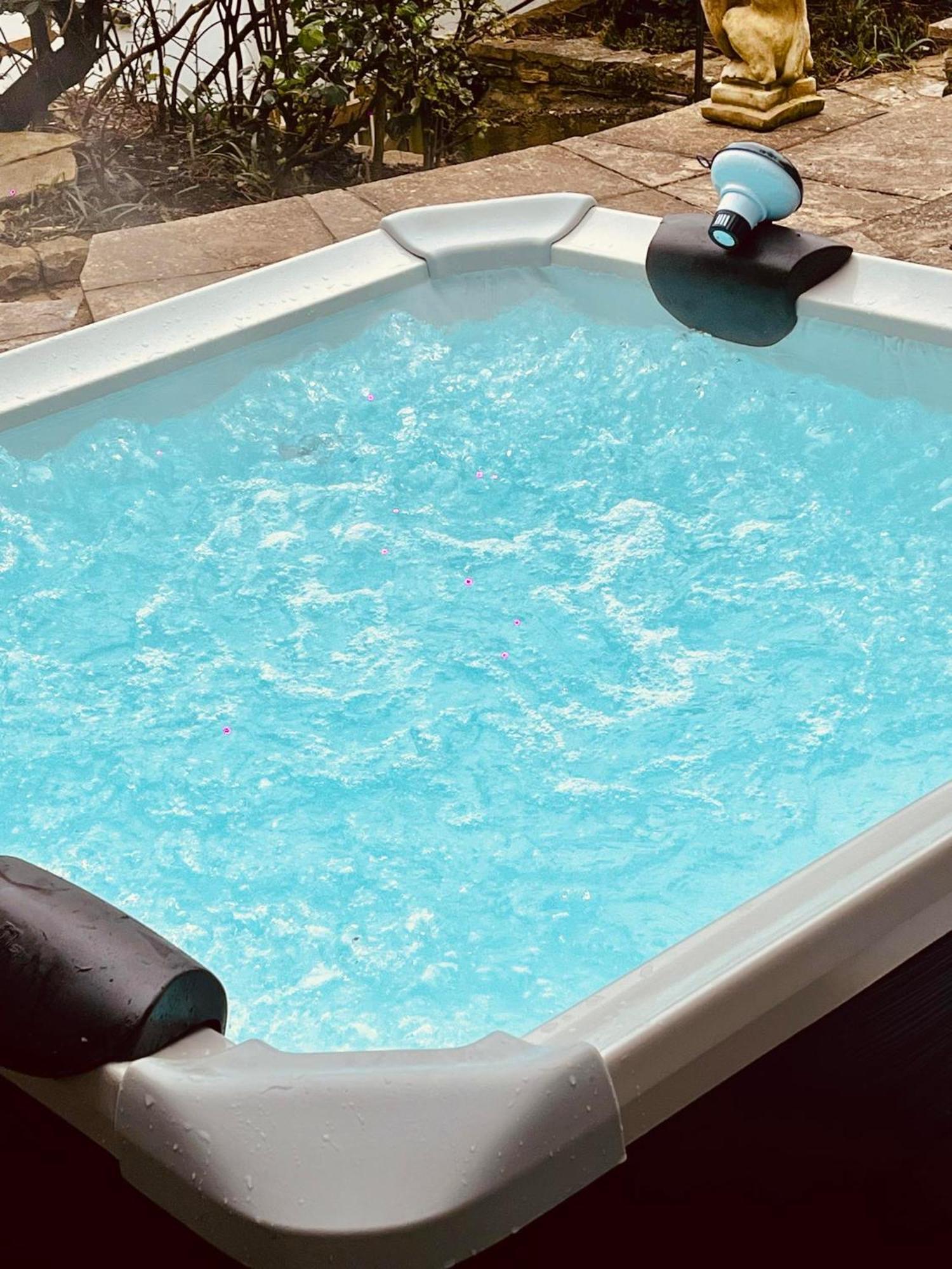 Duke Of Monmouth Penthouse Luxury Apartment, Lyme Regis, 3 Bedroom, Hot Tub, Garden, Dog Friendly Apartment *