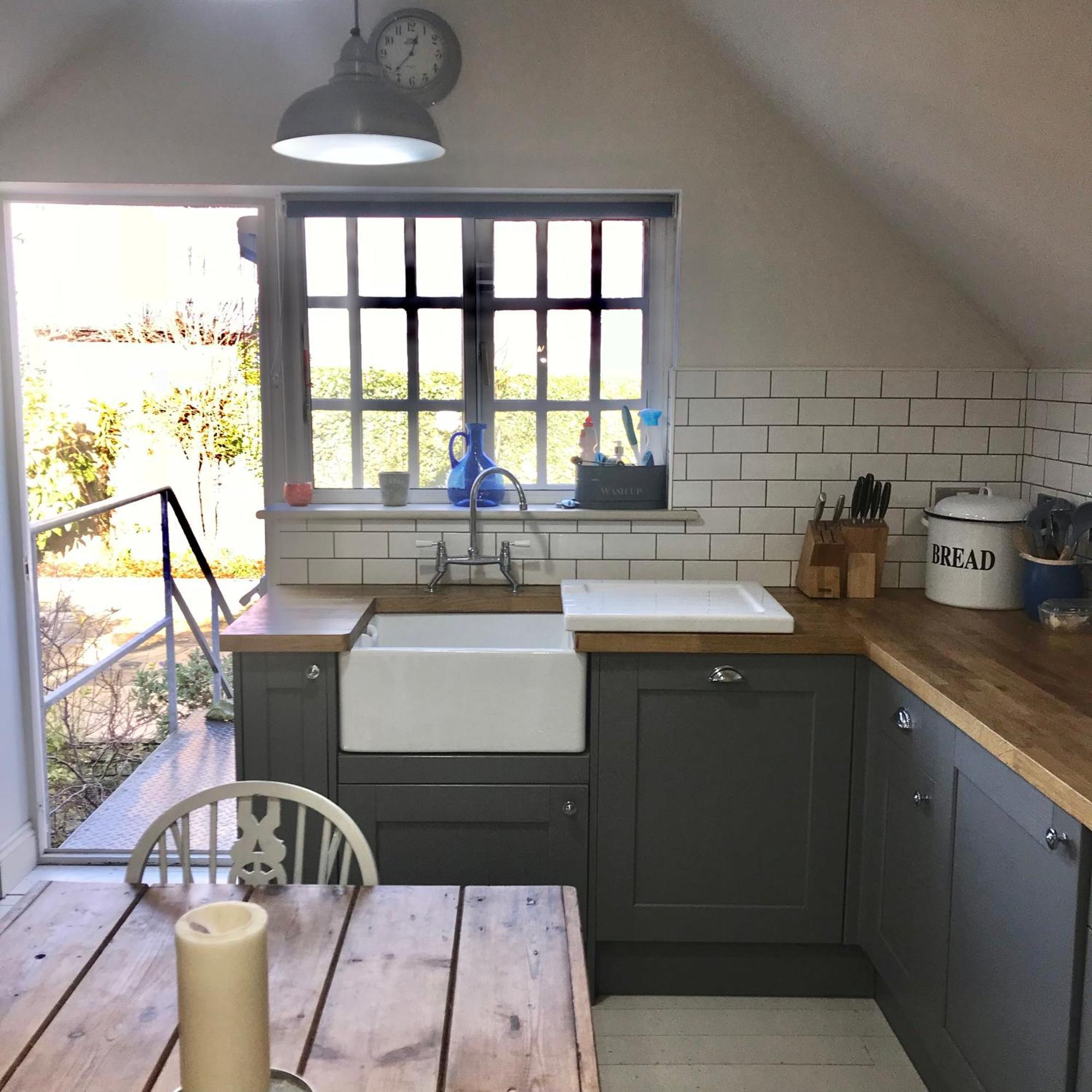 Duke Of Monmouth Penthouse Luxury Apartment, Lyme Regis, 3 Bedroom, Hot Tub, Garden, Dog Friendly Apartment *