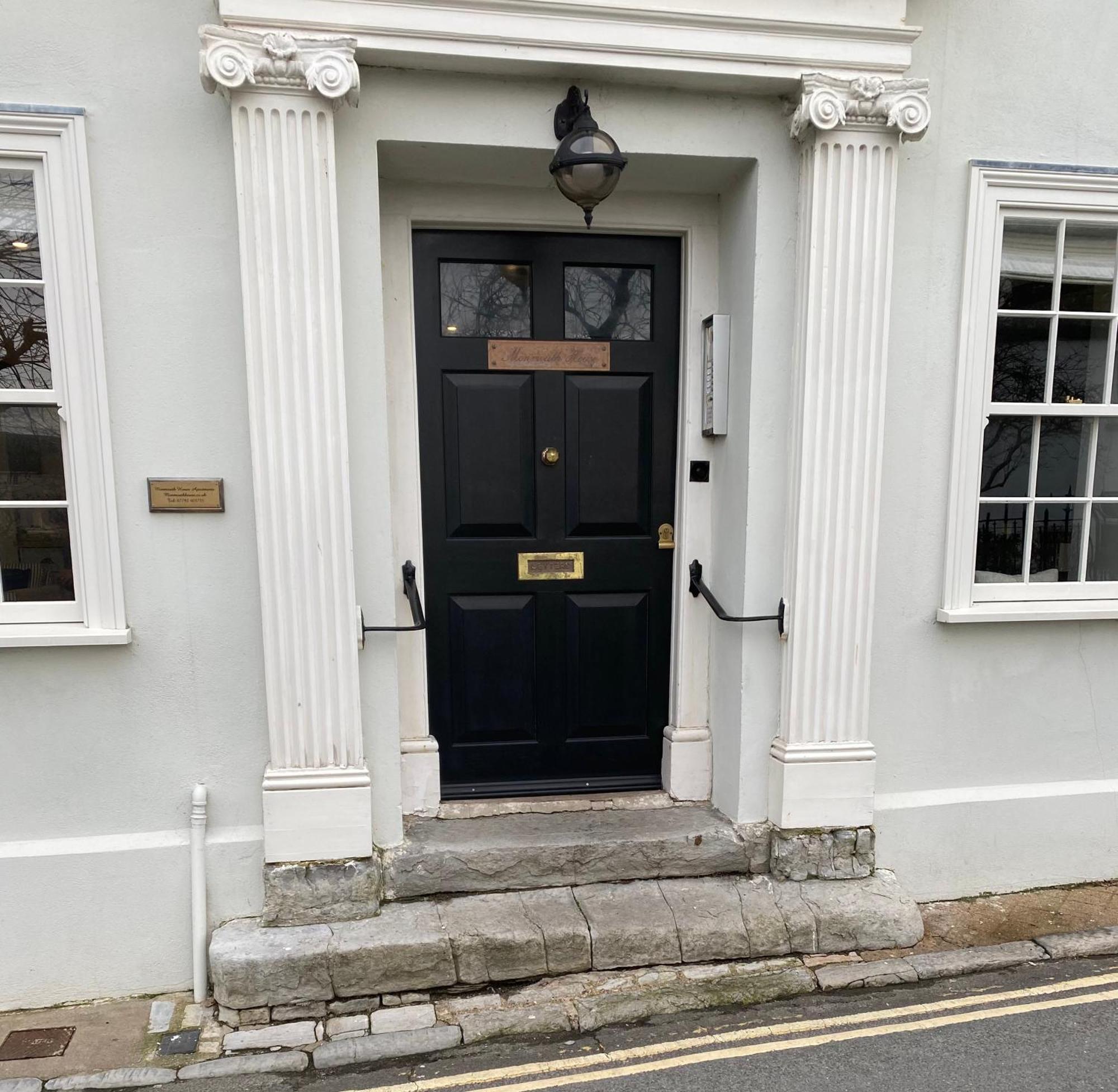 Duke Of Monmouth Penthouse Luxury Apartment, Lyme Regis, 3 Bedroom, Hot Tub, Garden, Dog Friendly *