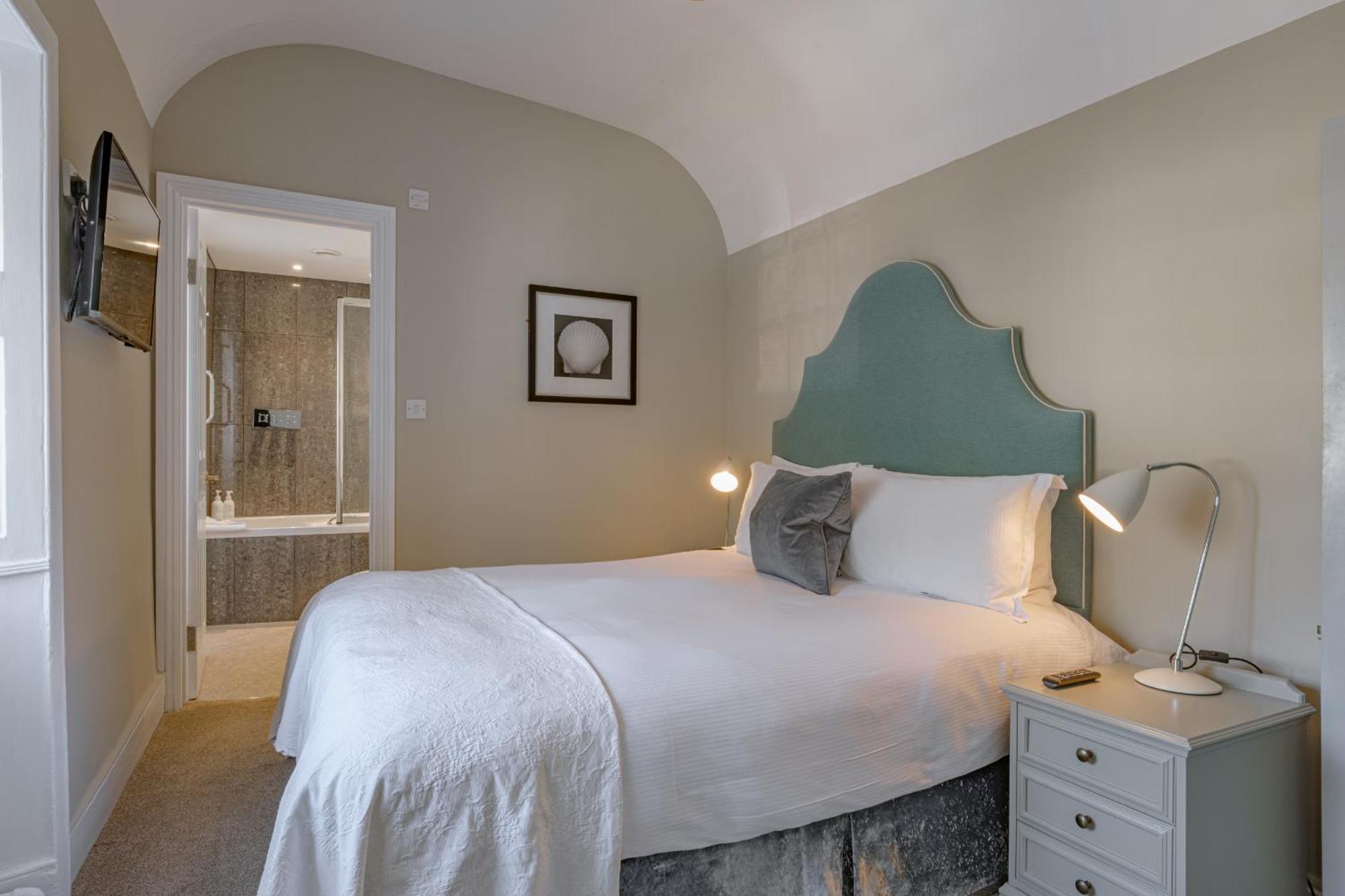 Alexandra & Restaurant Hotel 3*