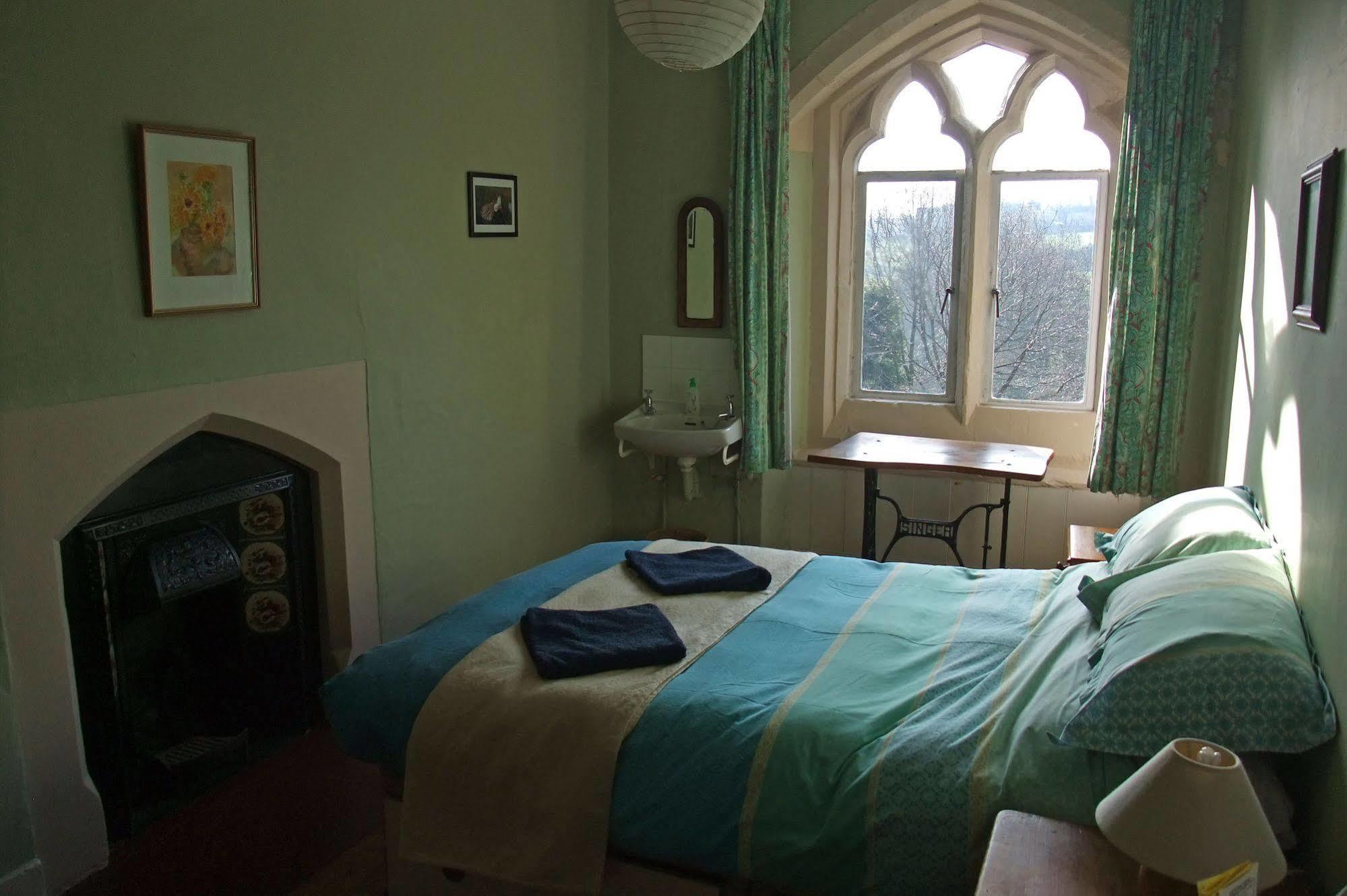 Monkton Wyld Court Hotel 3*