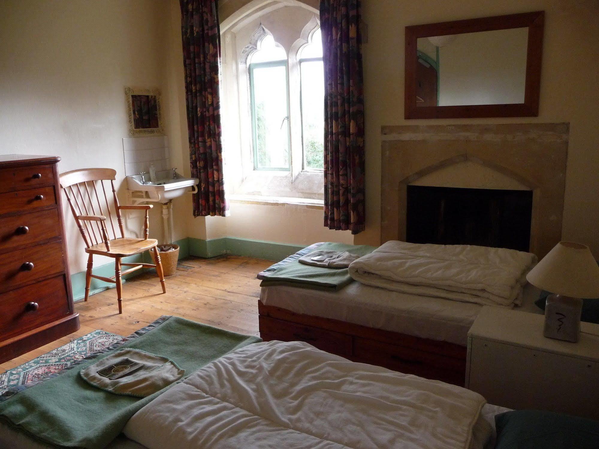 Monkton Wyld Court Hotel 3*