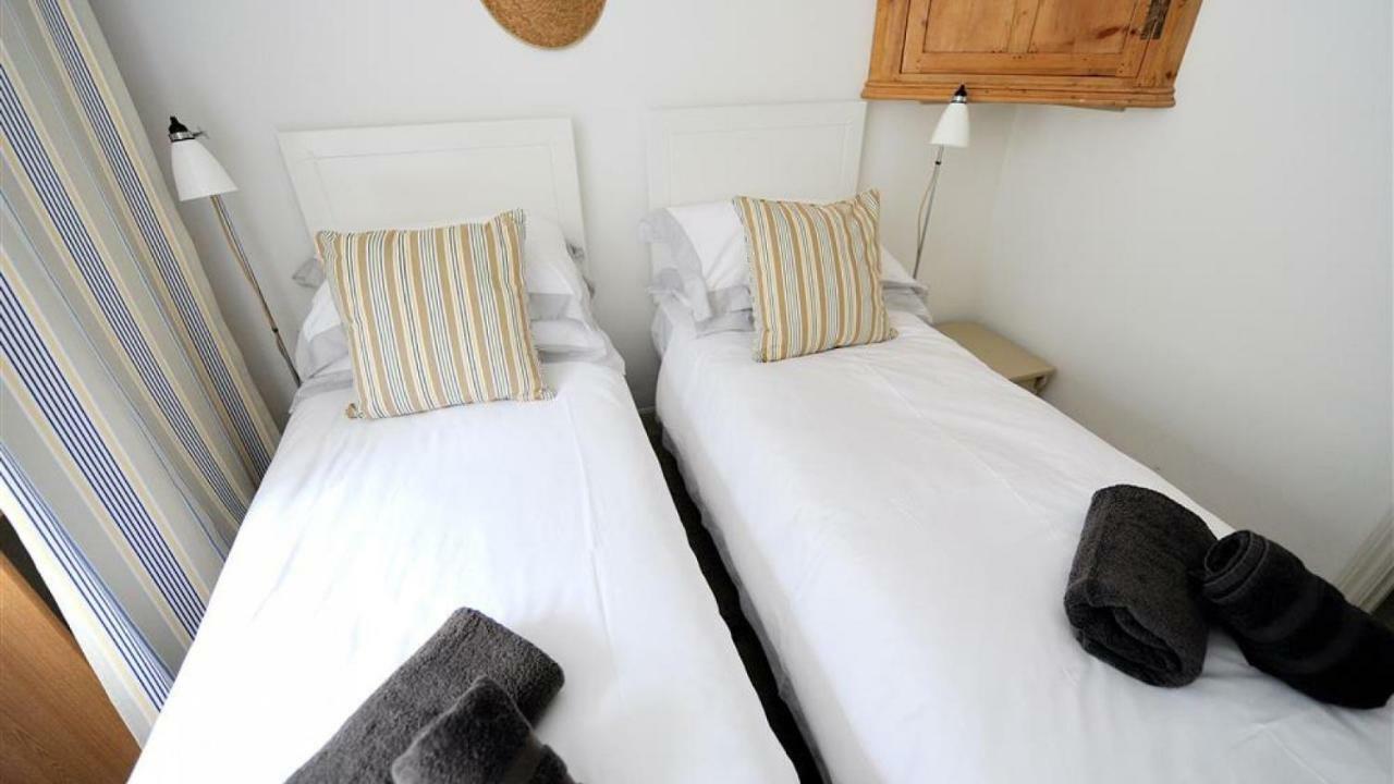 Holiday home 10 Cobb Terrace