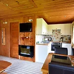 10 Pinewood Retreat