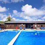 10 Pinewood Retreat
