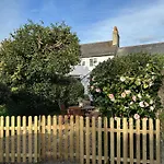 1 Dolphin Cottages