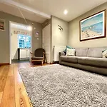 1 Dolphin Cottages