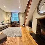 1 Dolphin Cottages