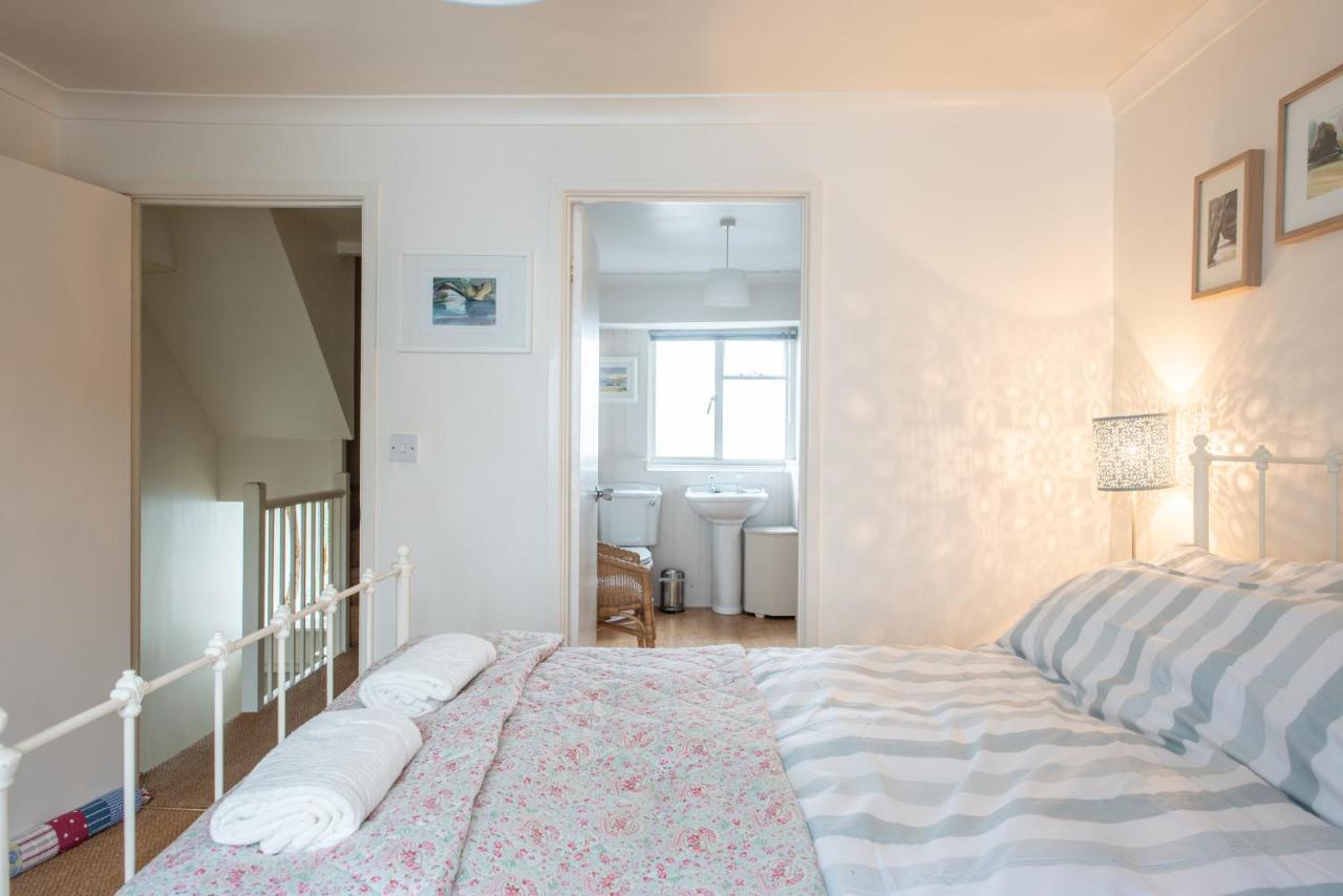 Silver Cottage, Lyme Regis, No Car Required, Dogs Welcome Holiday home *