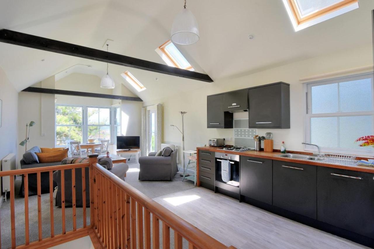 Bay View Apartment