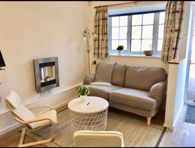 Great Price, Lovely Comfy Flat.2 Mins From The Sea Apartment *