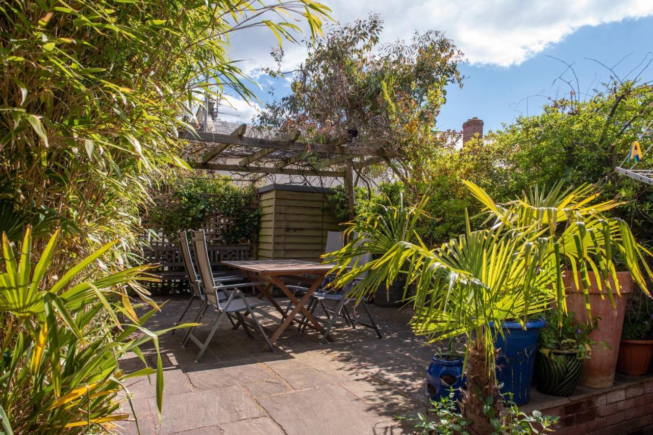 Holiday home Modern, Well Placed House Walkable To & Town *