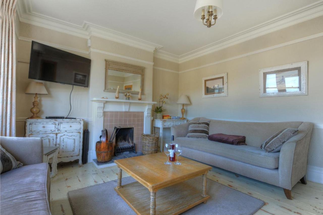 2 Hadleigh * Lyme Regis