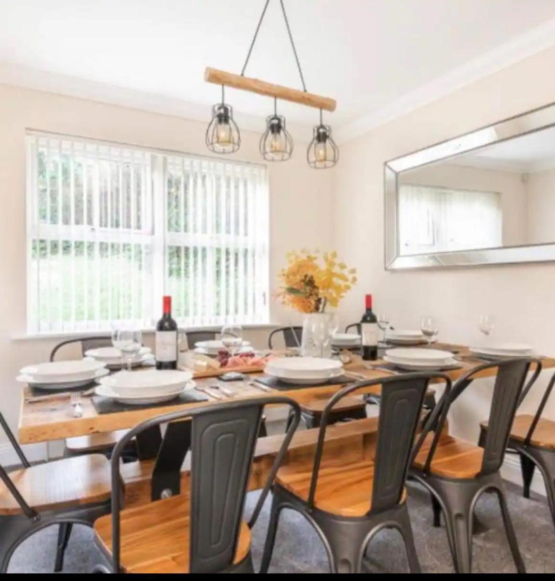 Beautiful Large Modern Sleeps 6 , Close To Sea With Games Lyme Regis