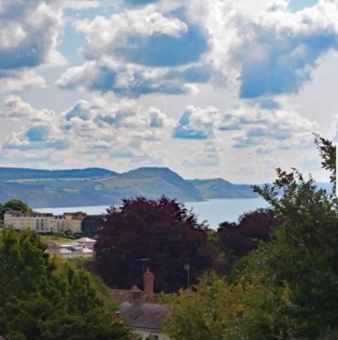 Casa de férias Beautiful Large Modern Sleeps 6 , Close To Sea With Games Lyme Regis