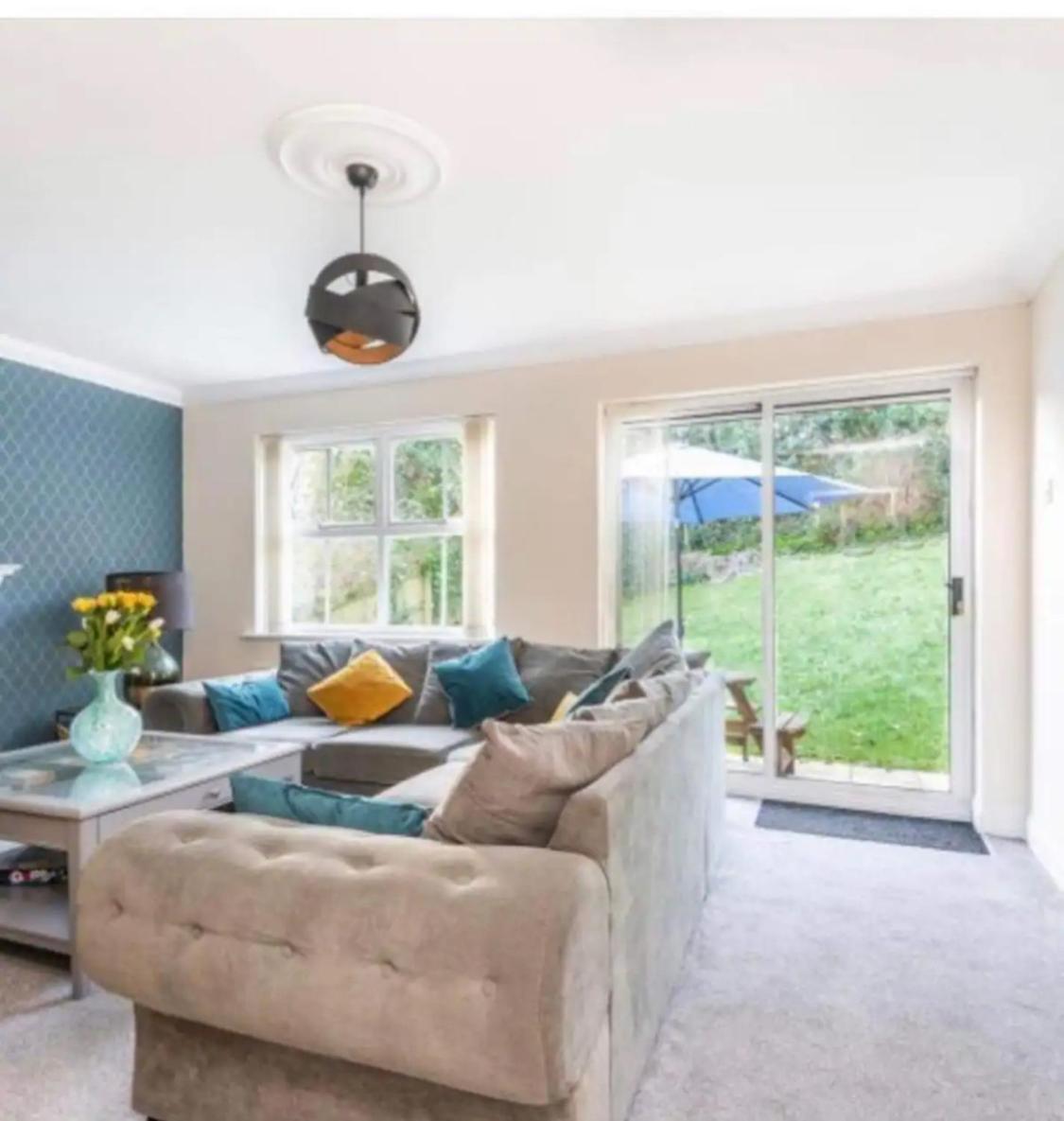 Beautiful Large Modern Sleeps 6 , Close To Sea With Games