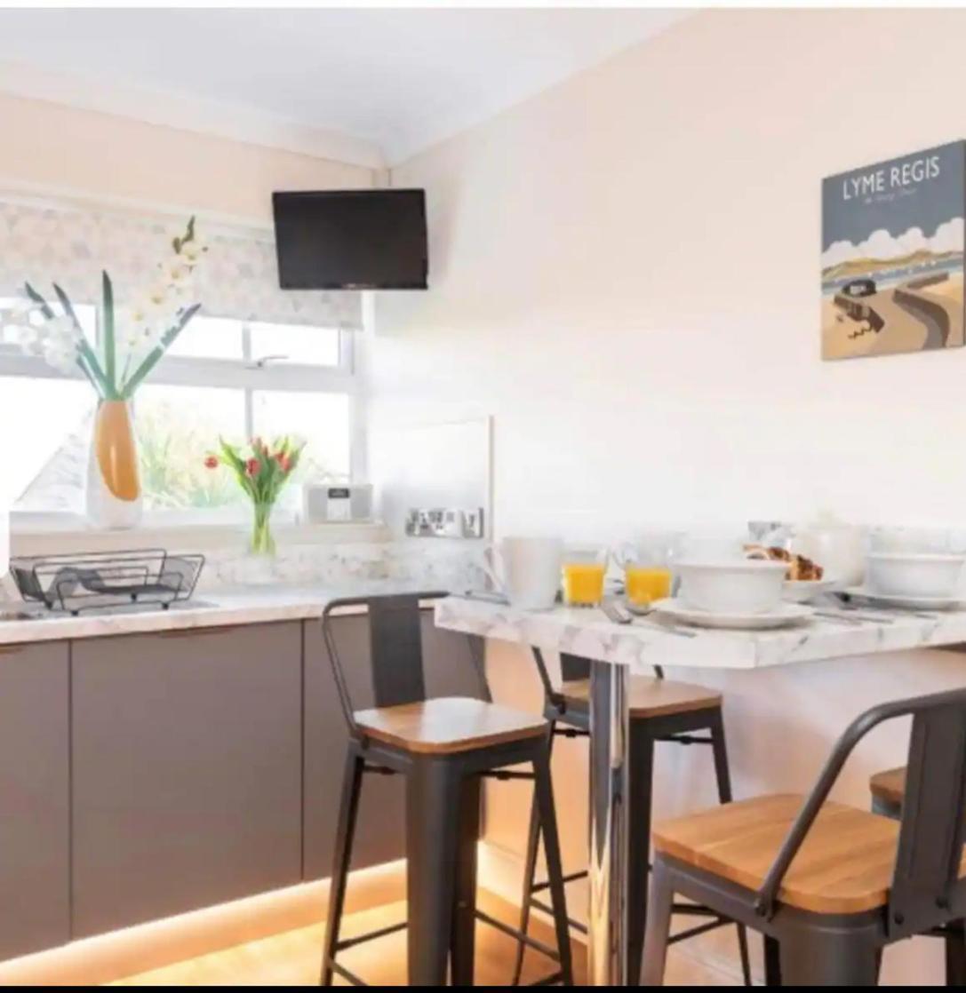 Casa de férias Beautiful Large Modern Sleeps 6 , Close To Sea With Games