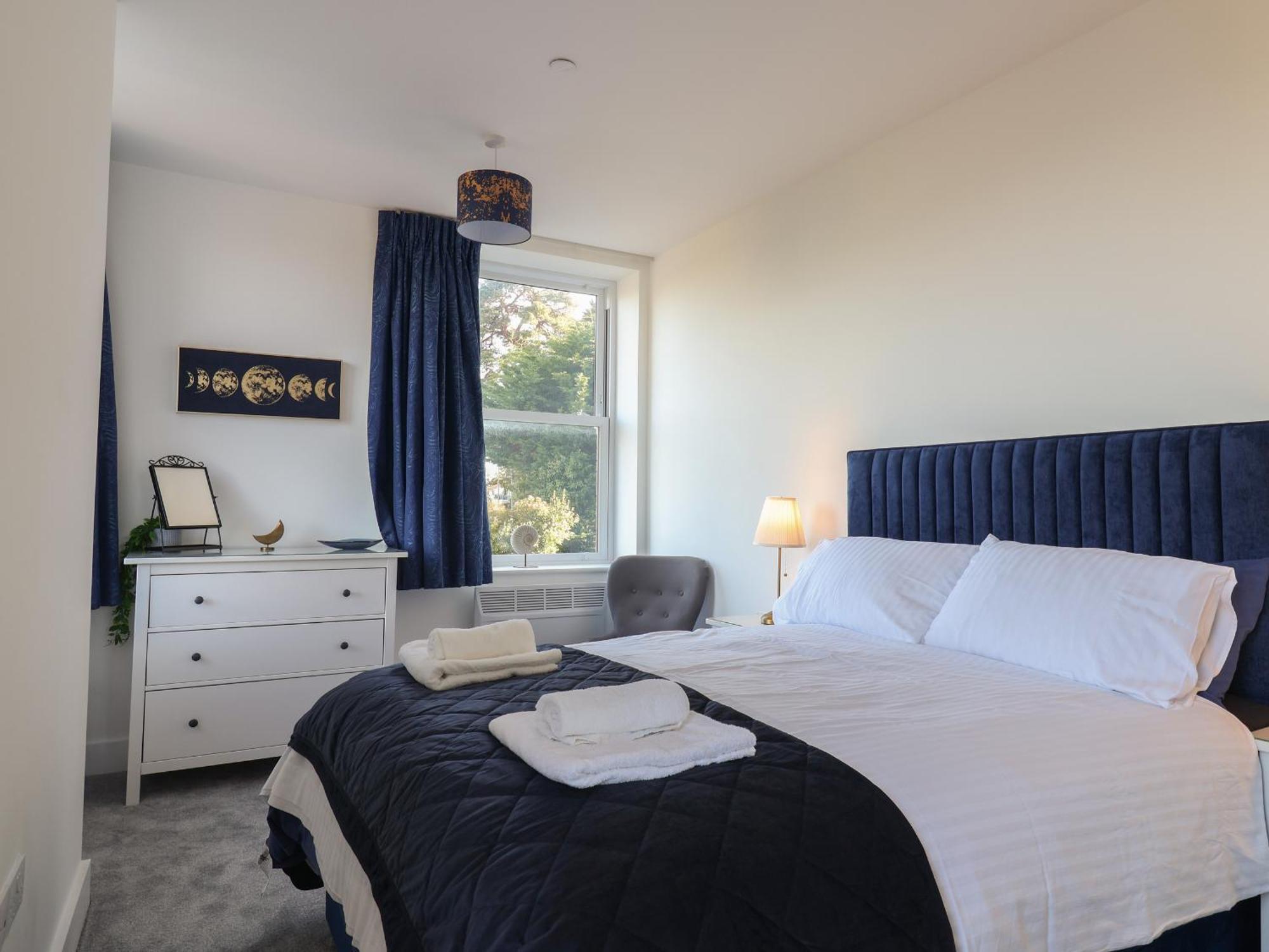 Moonbeam View Apartment Lyme Regis