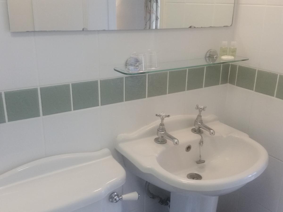 Kersbrook Guest