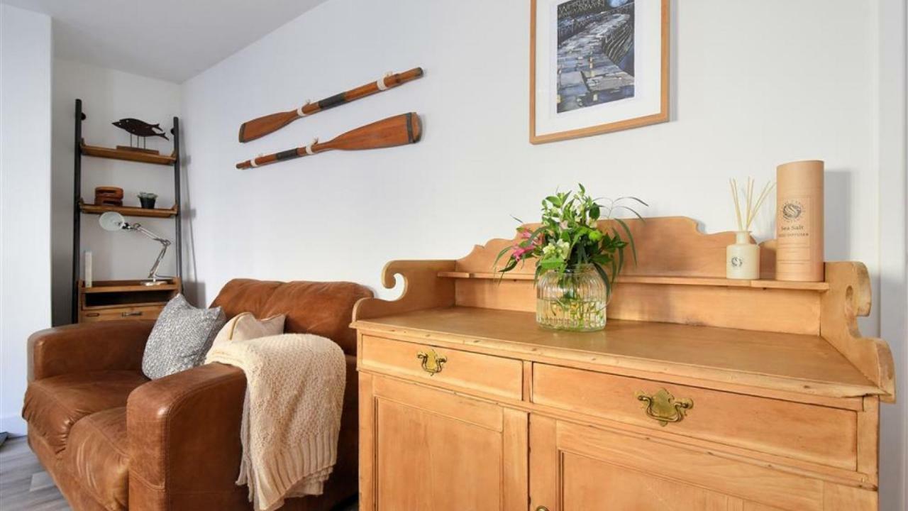 17 Mill * Lyme Regis