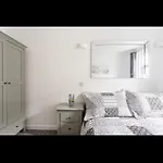 Driftwood Luxury Apartment