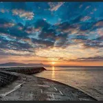 Large Property Which Is All About Location, Location , Location ! Lovely Comfortable 2 Bedroom Flat Which Is Spacious And One Of The Best Value Properties Of This Size So Close To The Sea , Beaches And Restaurants 1 Min To The Sea !