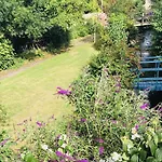 1 Lymbrook Cottages
