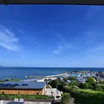2 Harbour Heights