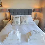 2 Hadleigh Villas