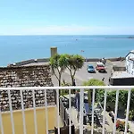 6 Bay View Court