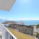 6 Bay View Court