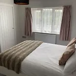 Seabreeze Retreat With Parking And A Large Garden