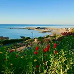 Lyme Regis Renovated Period Seaside Flat